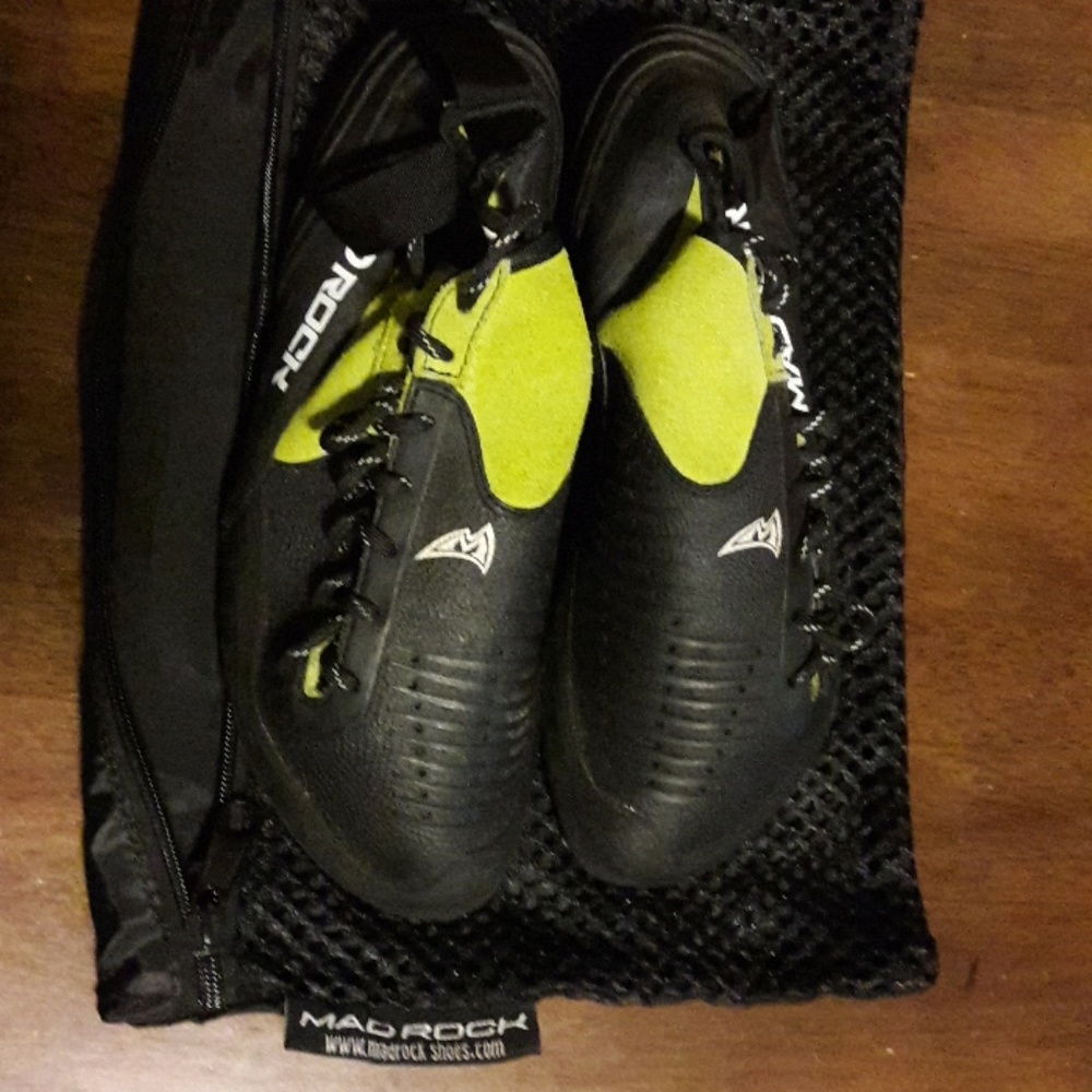 MAD ROCK GREEN SUEDE AND RUBBER CLIMBING SHOE